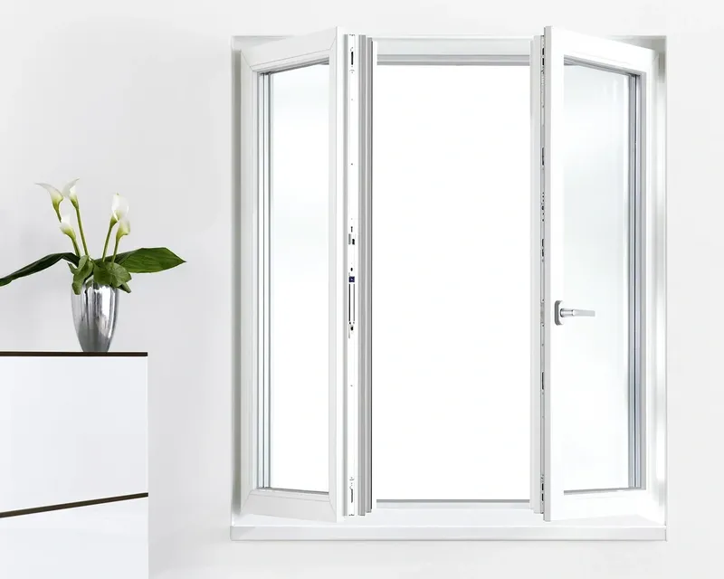 REHAU PVC logs balts